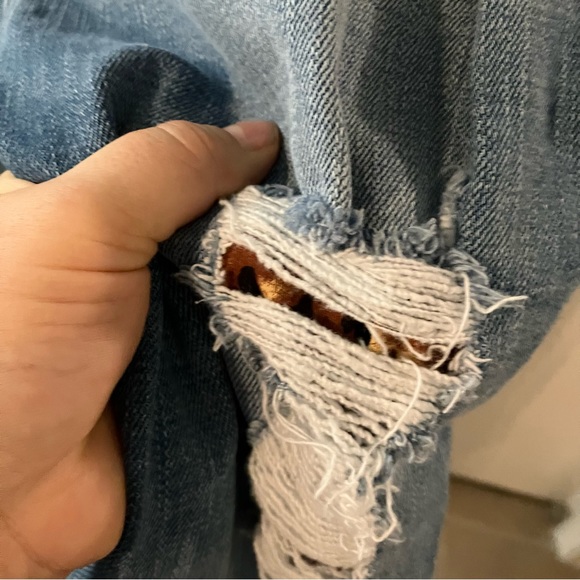 KanCan Estilo distressed button fly blue jeans, rips with animal print 15/31 - Picture 5 of 13